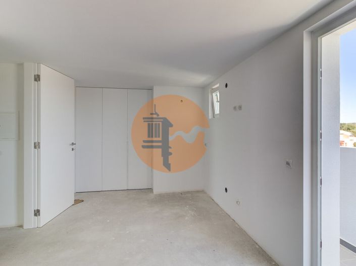 Image No.19-3 Bed Apartment for sale