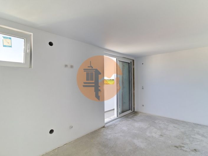 Image No.20-3 Bed Apartment for sale