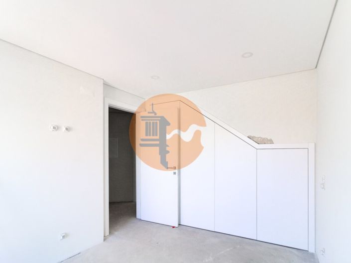 Image No.11-3 Bed Apartment for sale