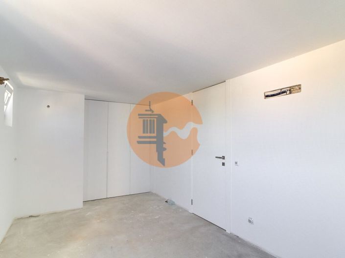 Image No.12-3 Bed Apartment for sale