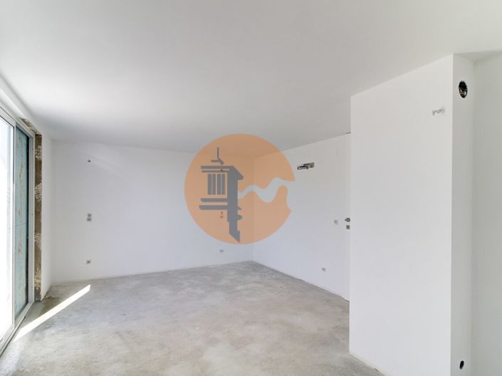 Image No.20-3 Bed Apartment for sale