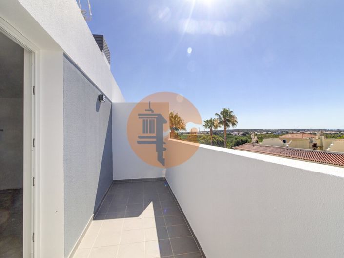 Image No.21-3 Bed Apartment for sale