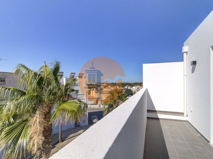 Image No.24-3 Bed Apartment for sale