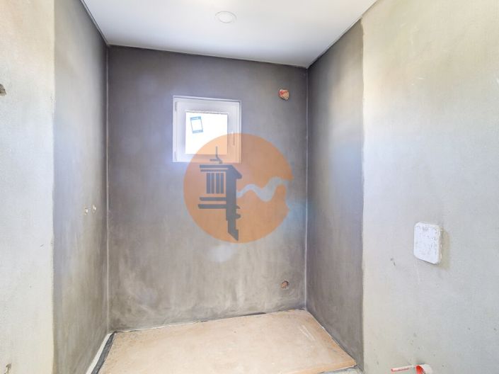 Image No.9-3 Bed Apartment for sale