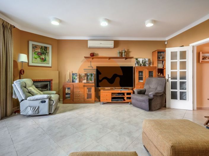 Image No.15-3 Bed House for sale