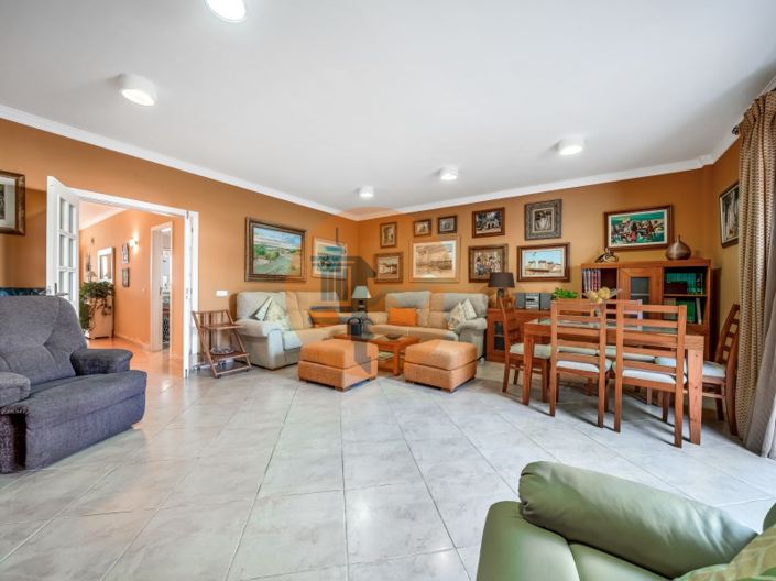 Image No.9-3 Bed House for sale