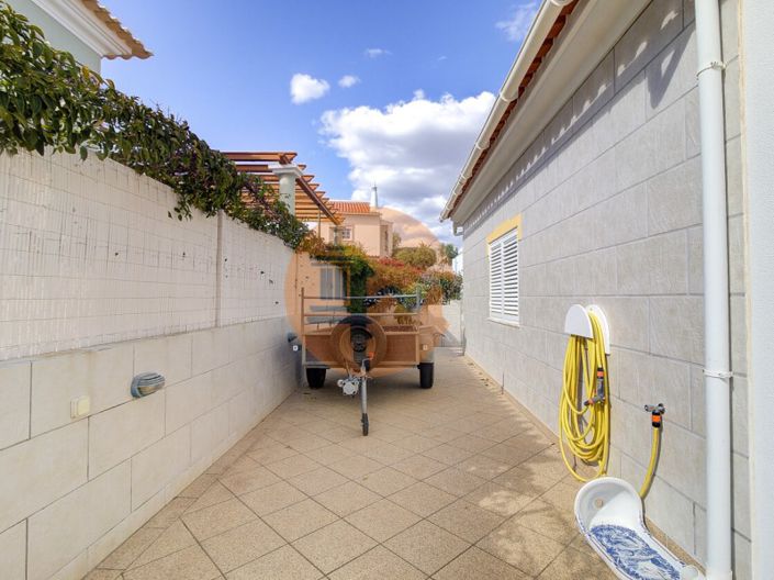 Image No.56-3 Bed House for sale