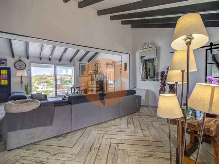 Image No.18-4 Bed House for sale