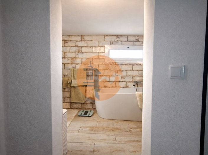 Image No.37-4 Bed House for sale