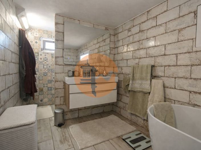 Image No.38-4 Bed House for sale