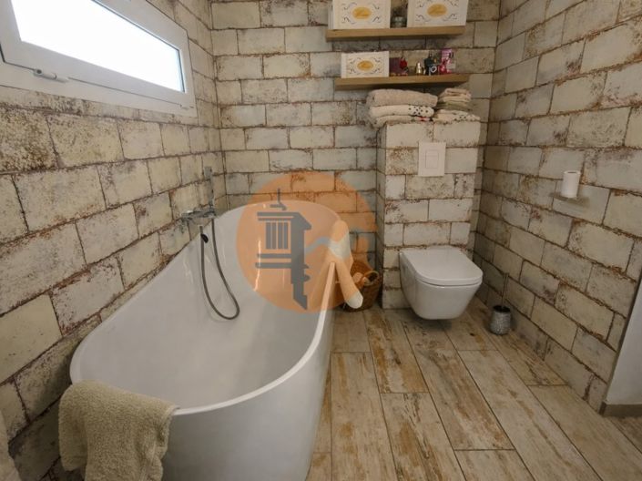Image No.39-4 Bed House for sale