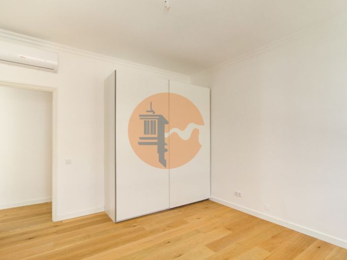 Image No.20-2 Bed Apartment for sale