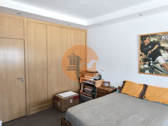 Image No.13-3 Bed Commercial for sale