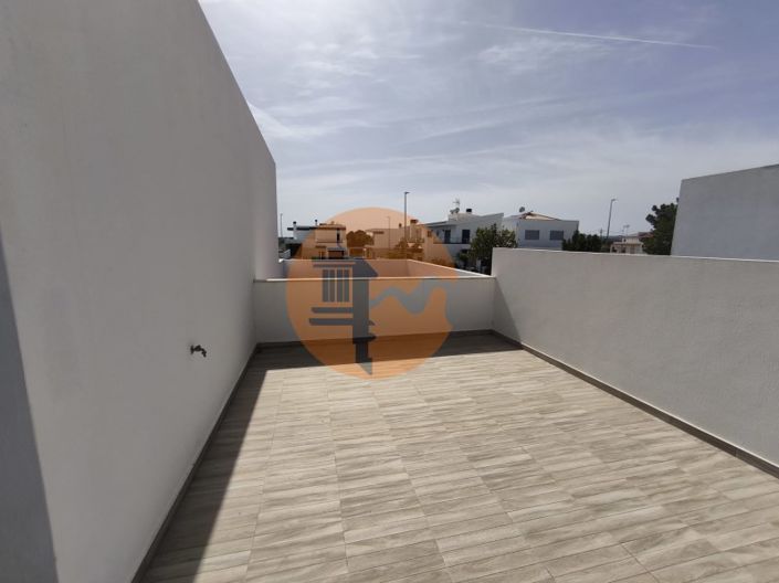 Image No.28-3 Bed Commercial for sale