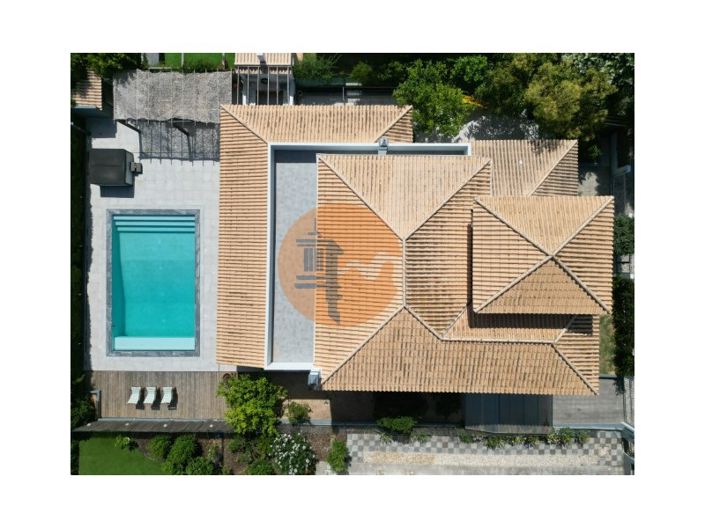 Luxury 5 Bedroom Villa with Pool in Almancil
