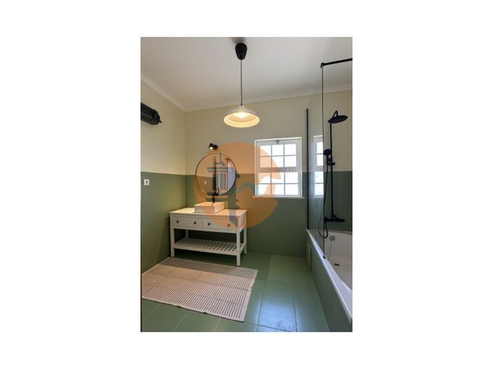 Image No.10-5 Bed House for sale