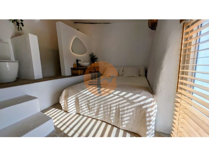 Image No.5-1 Bed House for sale