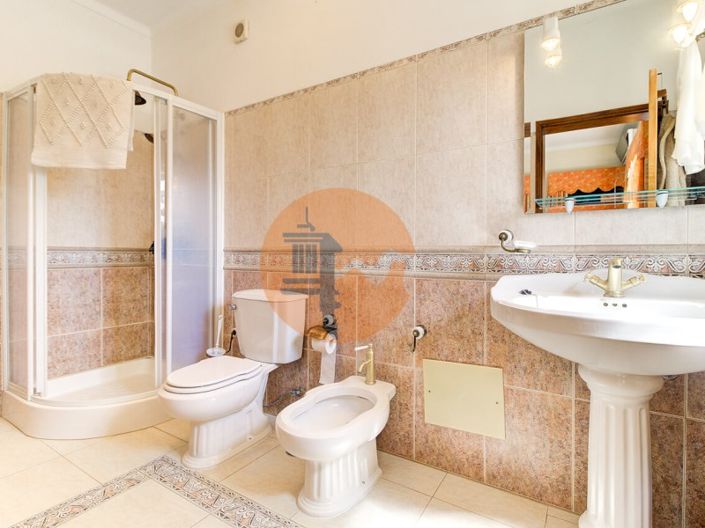 Image No.19-3 Bed House for sale