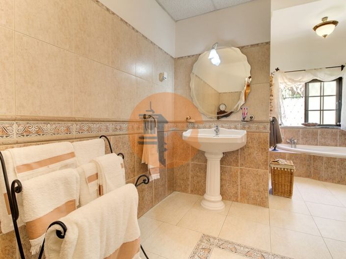 Image No.21-3 Bed House for sale