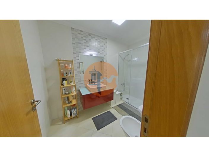 Image No.28-2 Bed Apartment for sale