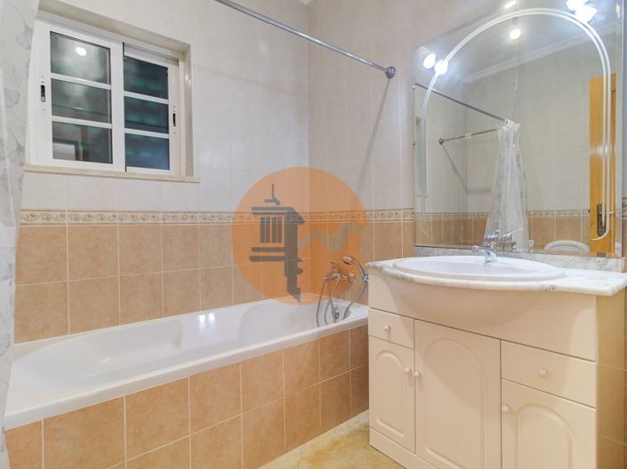 Image No.25-2 Bed House for sale