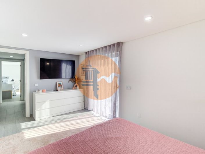 Image No.21-2 Bed Apartment for sale