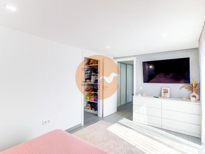 Image No.28-2 Bed Apartment for sale