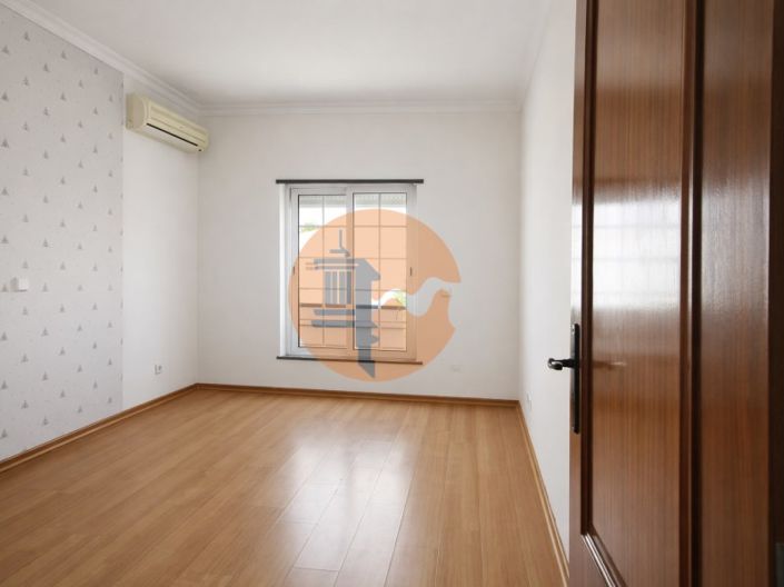 Image No.12-2 Bed House for sale