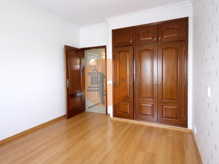 Image No.13-2 Bed House for sale