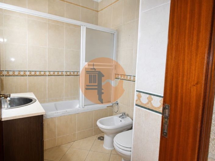 Image No.16-2 Bed House for sale
