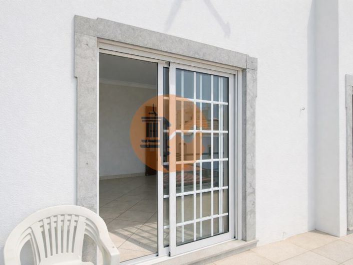 Image No.8-2 Bed House for sale