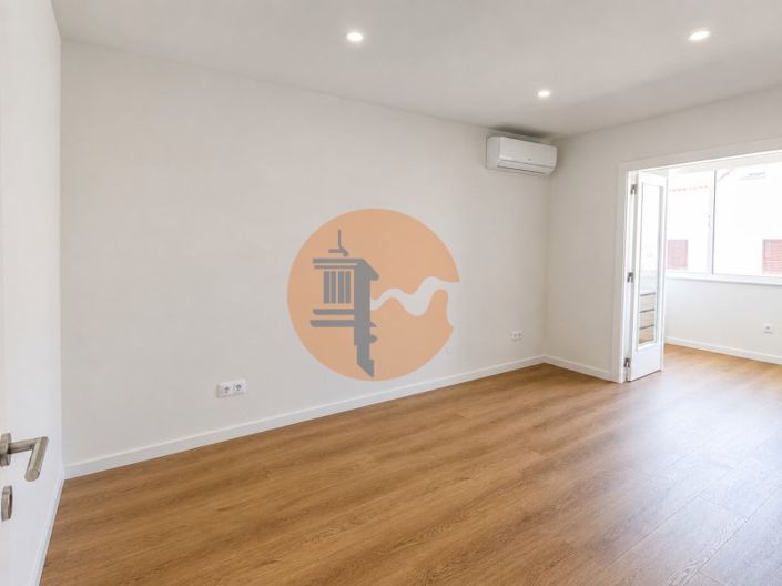 Image No.21-3 Bed Apartment for sale