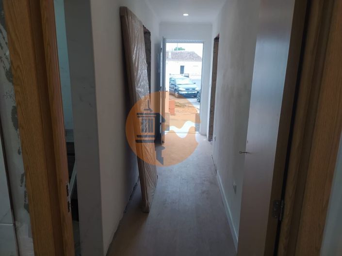 Image No.15-2 Bed House for sale