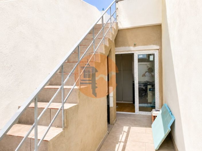 Image No.5-2 Bed House for sale