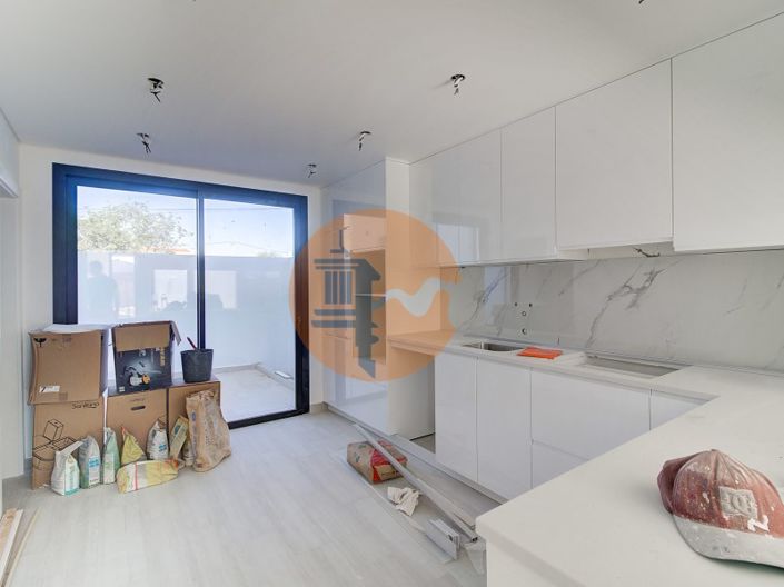 Image No.13-3 Bed House for sale