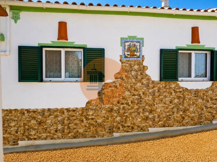 Image No.11-3 Bed House for sale