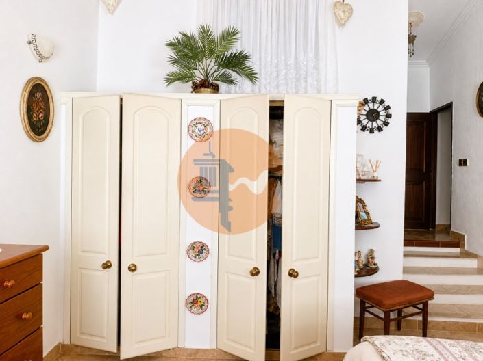 Image No.46-3 Bed House for sale
