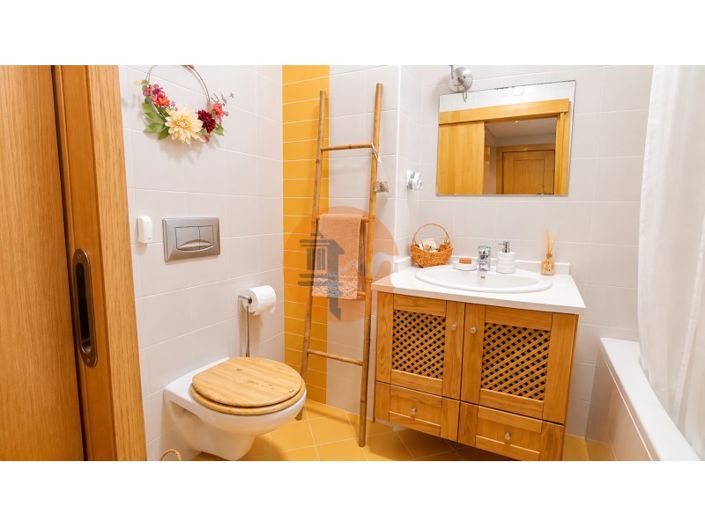 Image No.21-3 Bed Apartment for sale