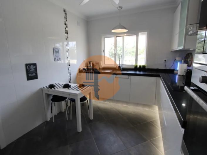 Image No.19-3 Bed House for sale