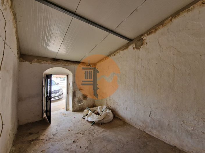Image No.5-2 Bed House for sale
