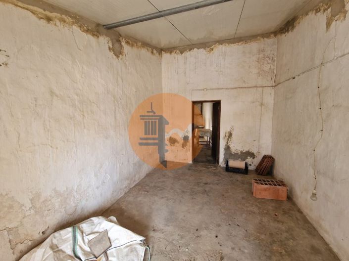 Image No.6-2 Bed House for sale