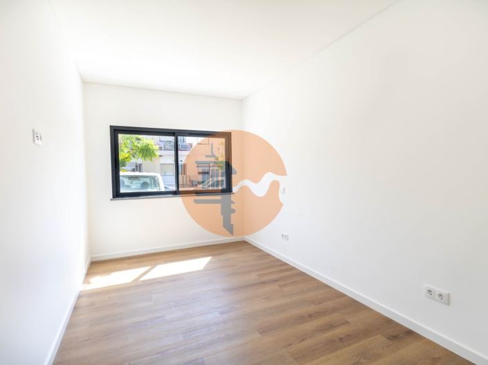 Image No.12-3 Bed Apartment for sale