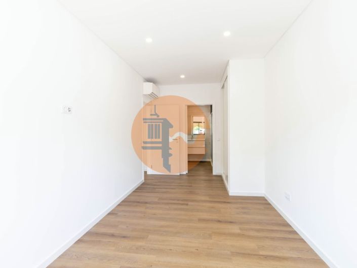 Image No.20-3 Bed Apartment for sale