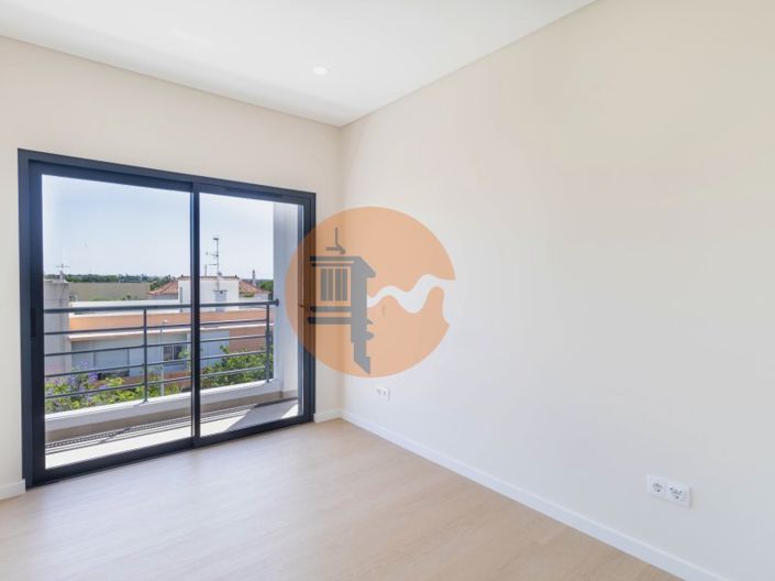 Image No.23-3 Bed Apartment for sale