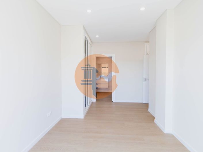 Image No.24-3 Bed Apartment for sale