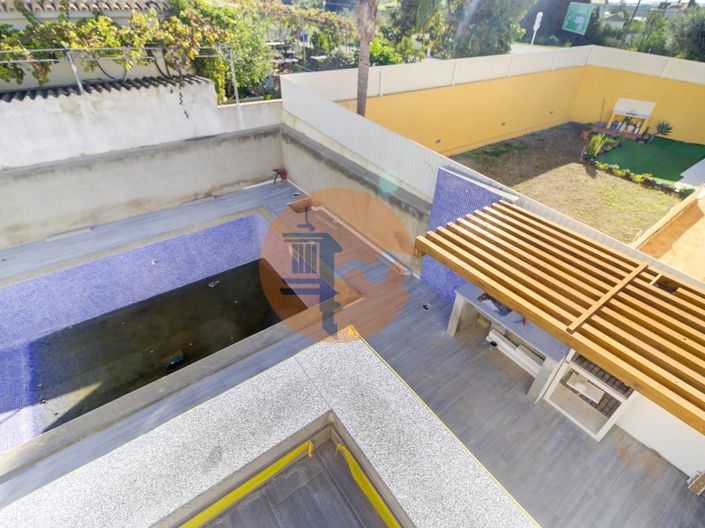 Image No.21-4 Bed House for sale
