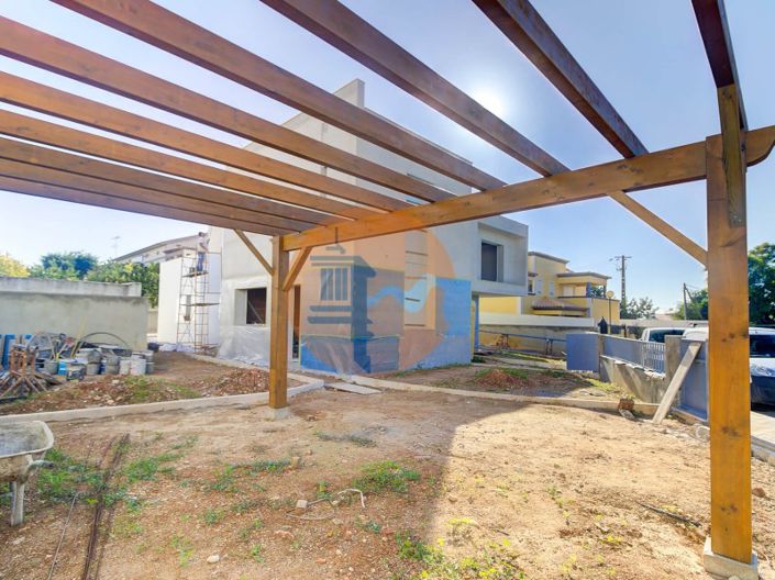 Image No.6-4 Bed House for sale