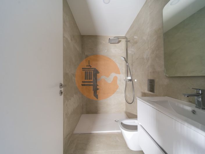 Image No.20-3 Bed House for sale