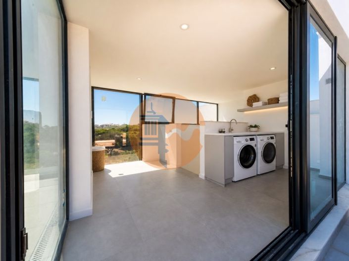 Image No.32-3 Bed House for sale
