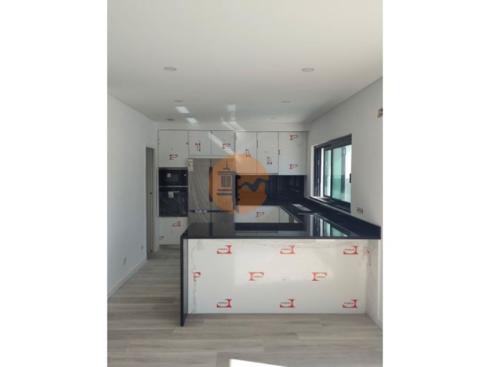 Image No.6-3 Bed House for sale